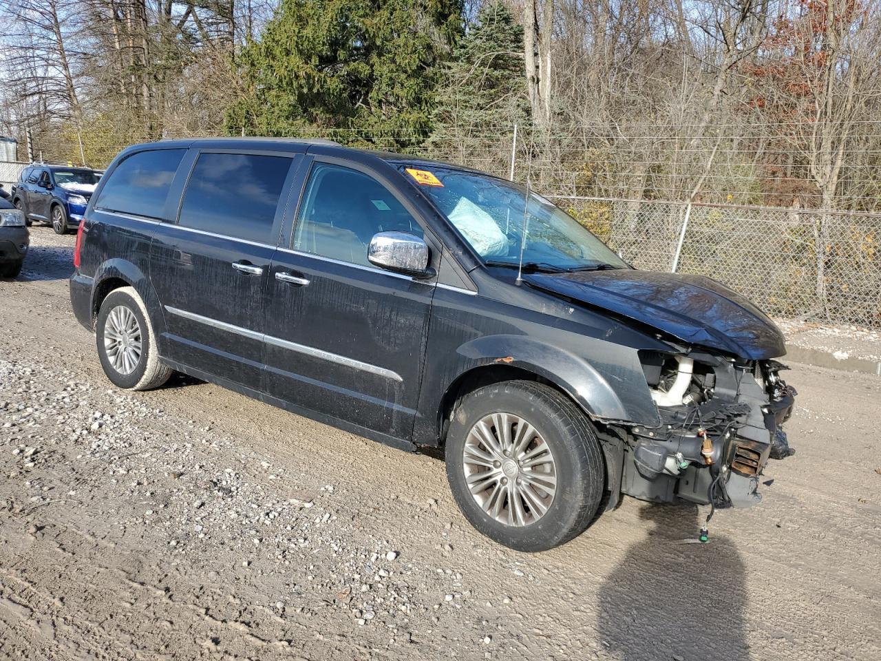2014 Chrysler Town & Country Touring L - Фото 4