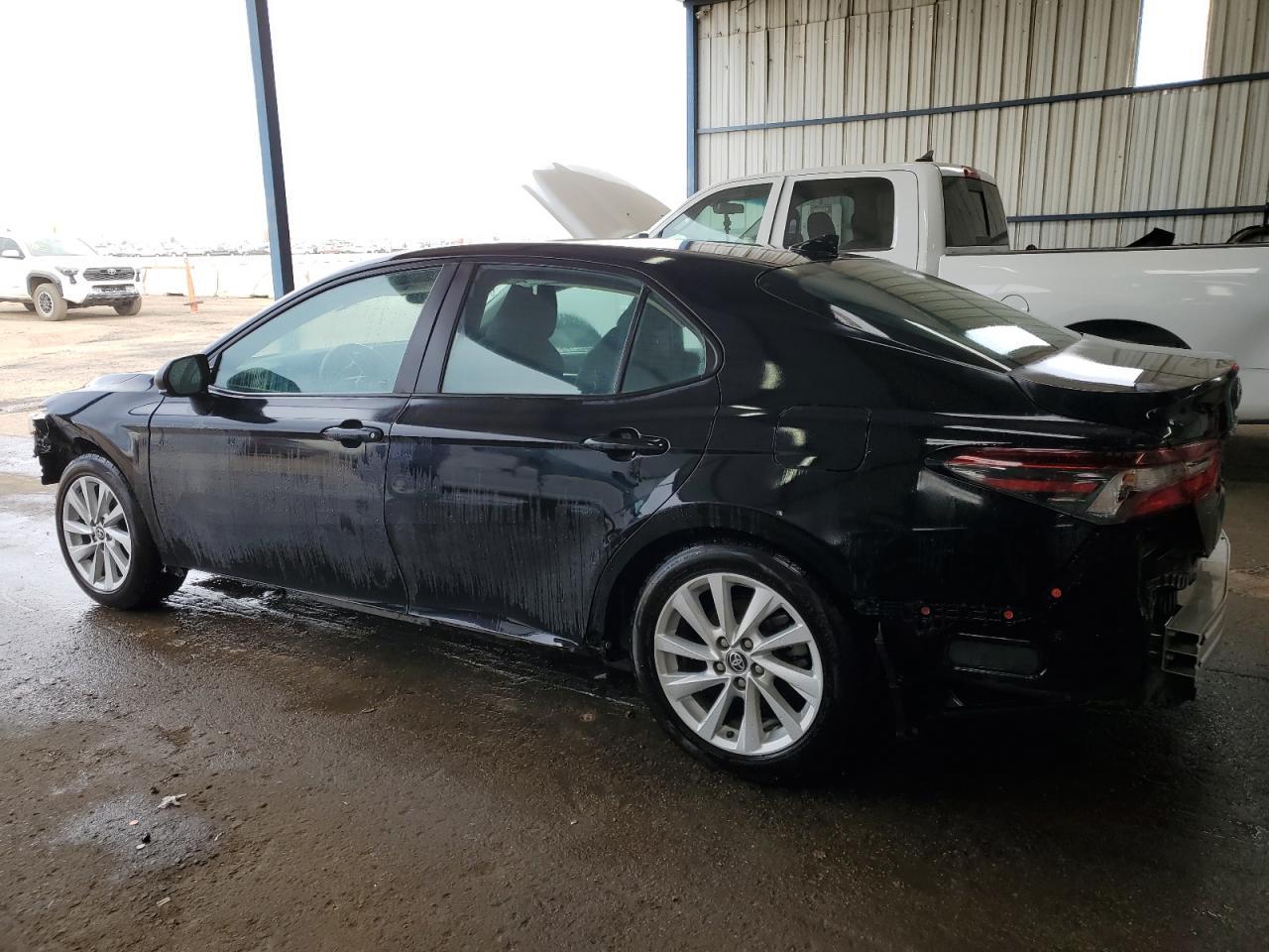 2021 Toyota Camry Le - Фото 2