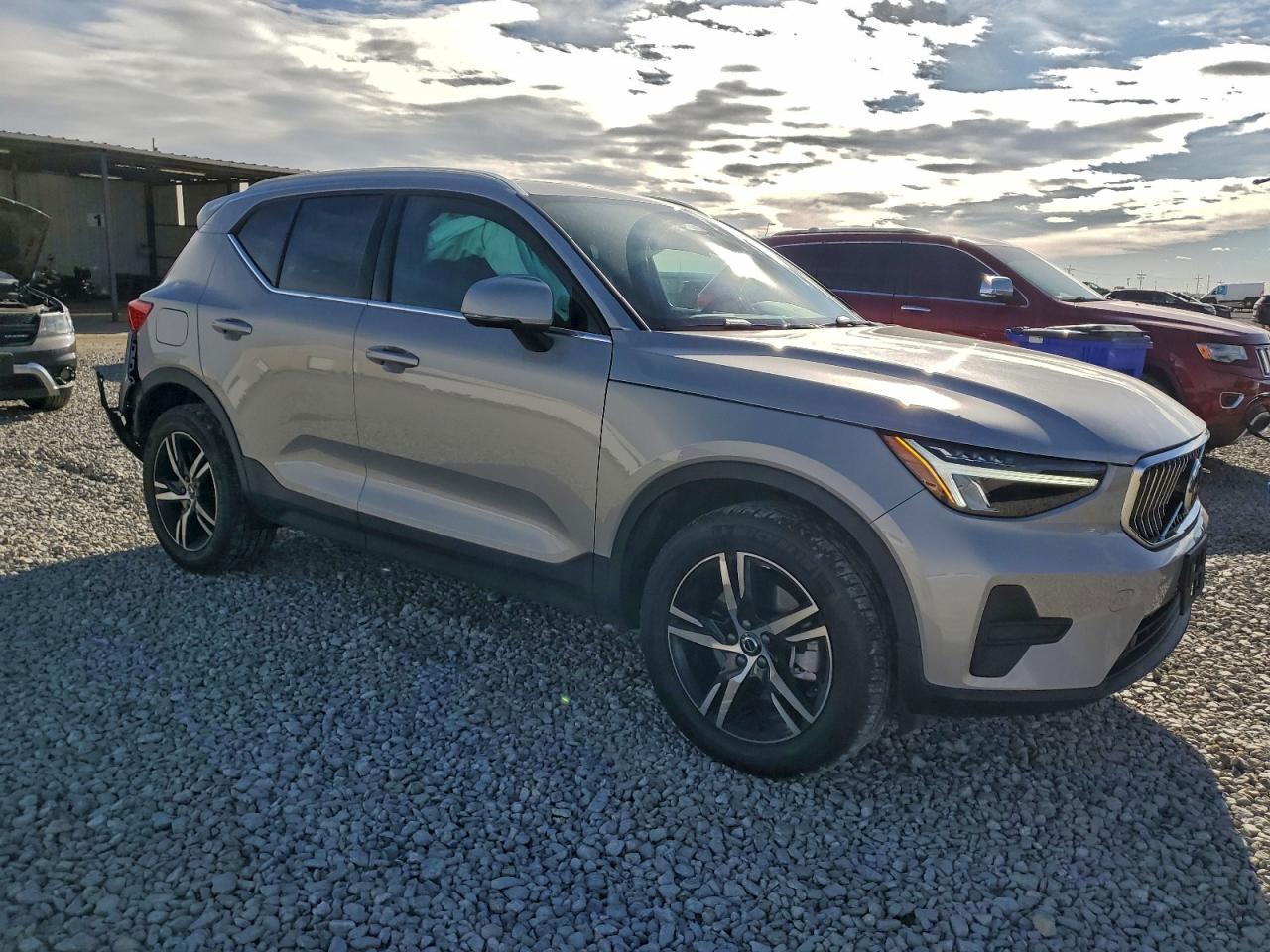 2025 Volvo Xc40 Core - Фото 4