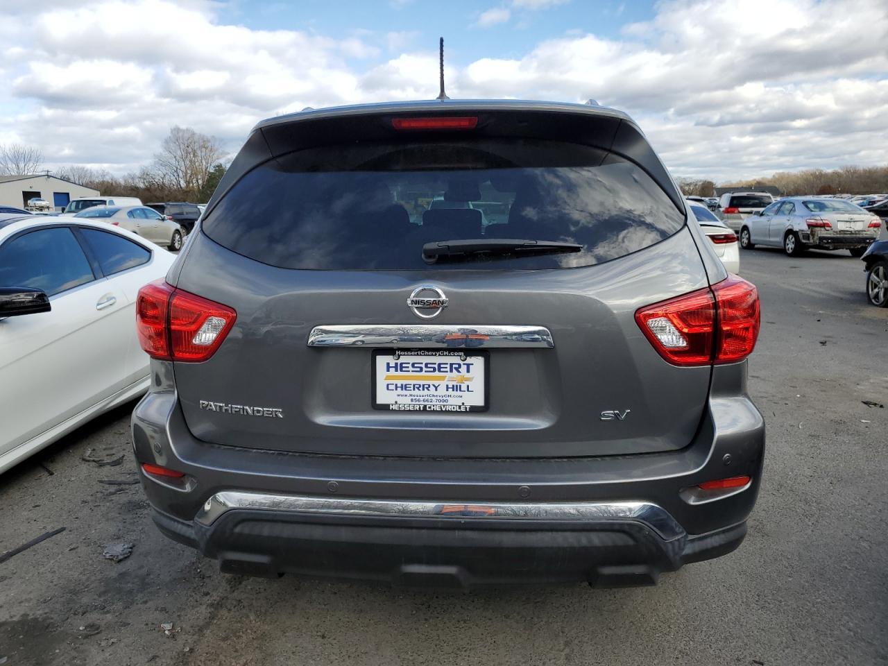 2018 Nissan Pathfinder S - Фото 6