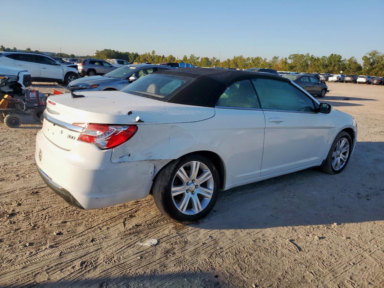 2014 Chrysler 200 Touring - Image 3