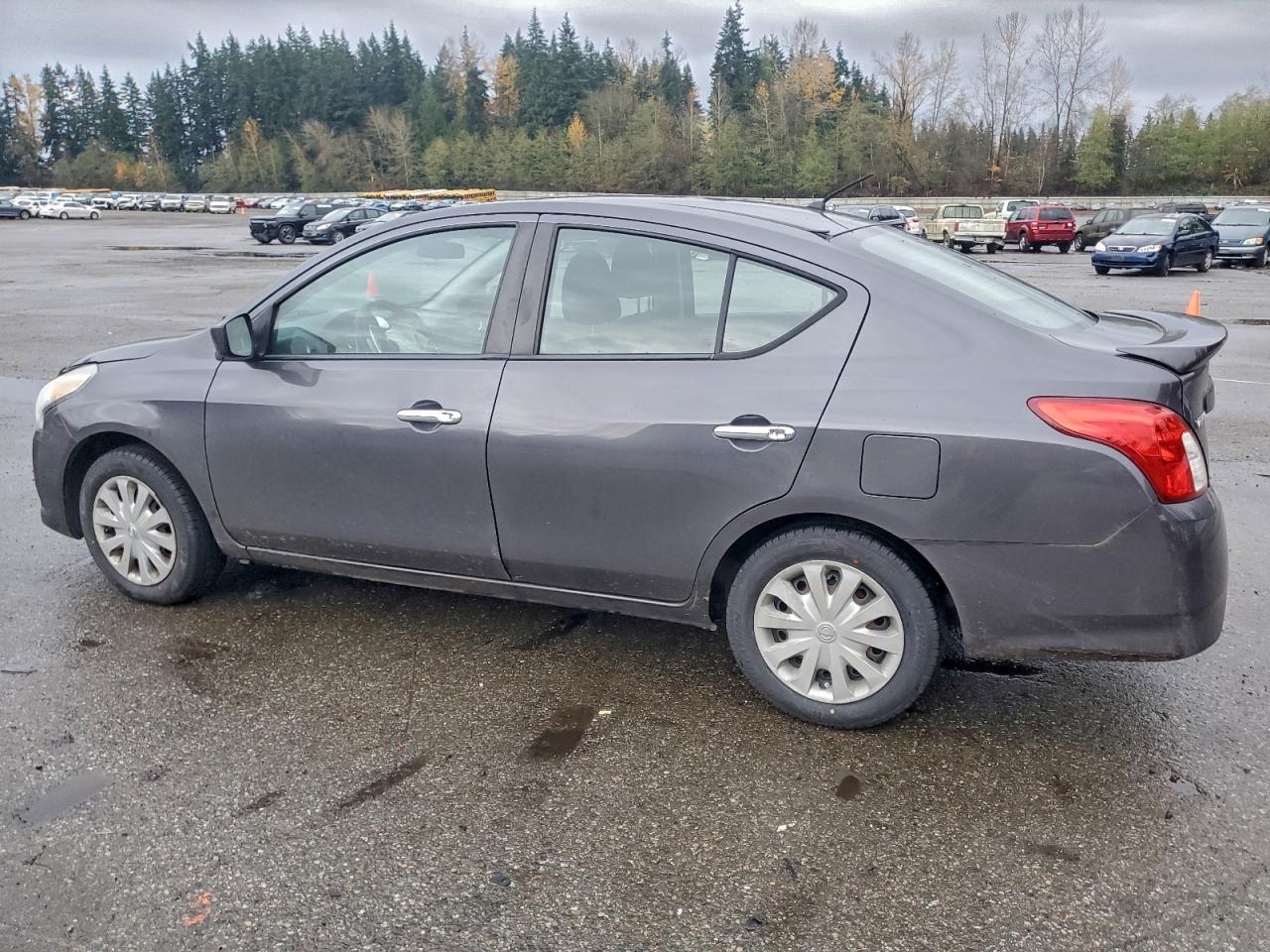 2015 Nissan Versa S - Фото 2
