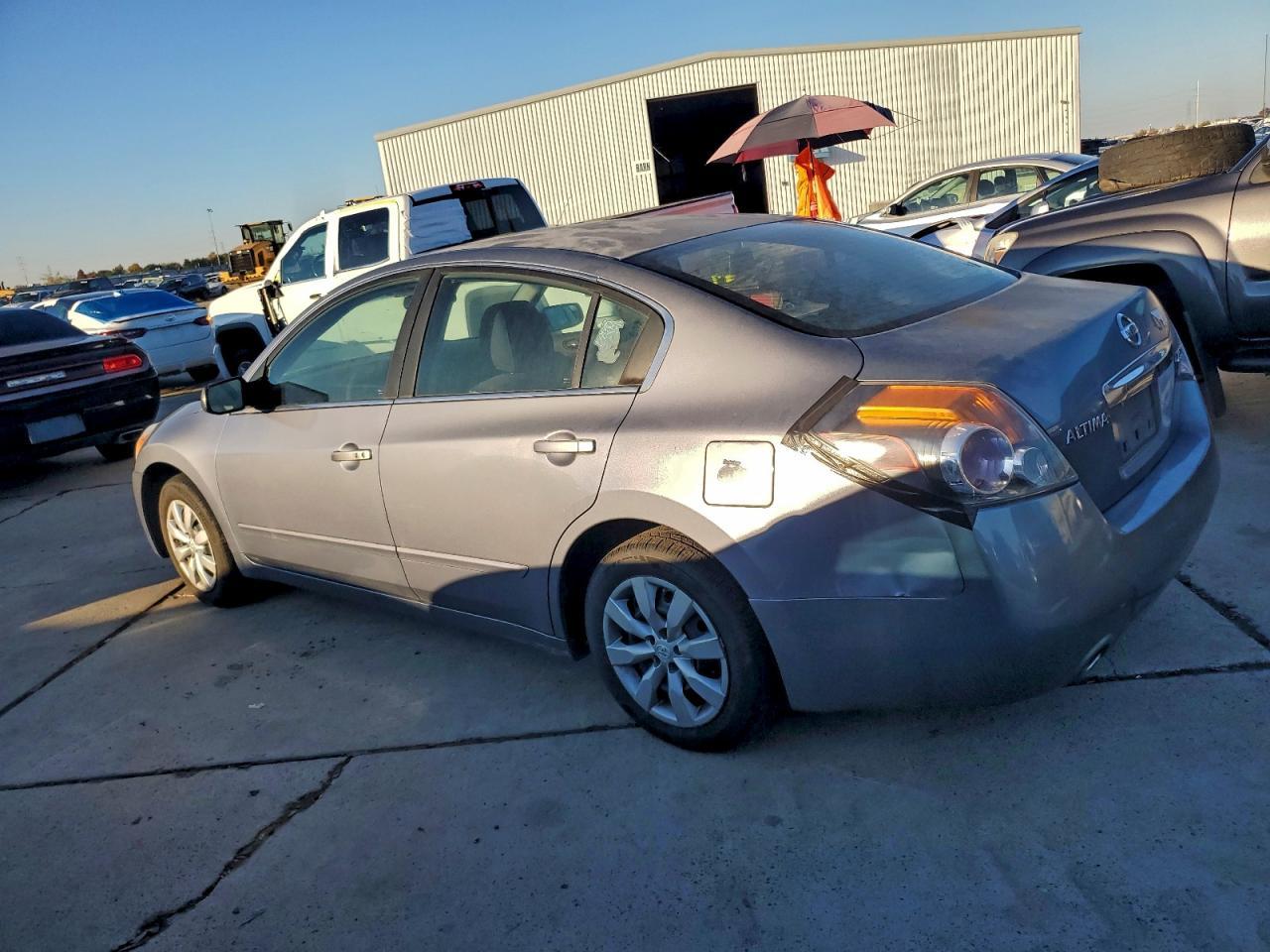 2011 Niss Altima Base - Фото 2