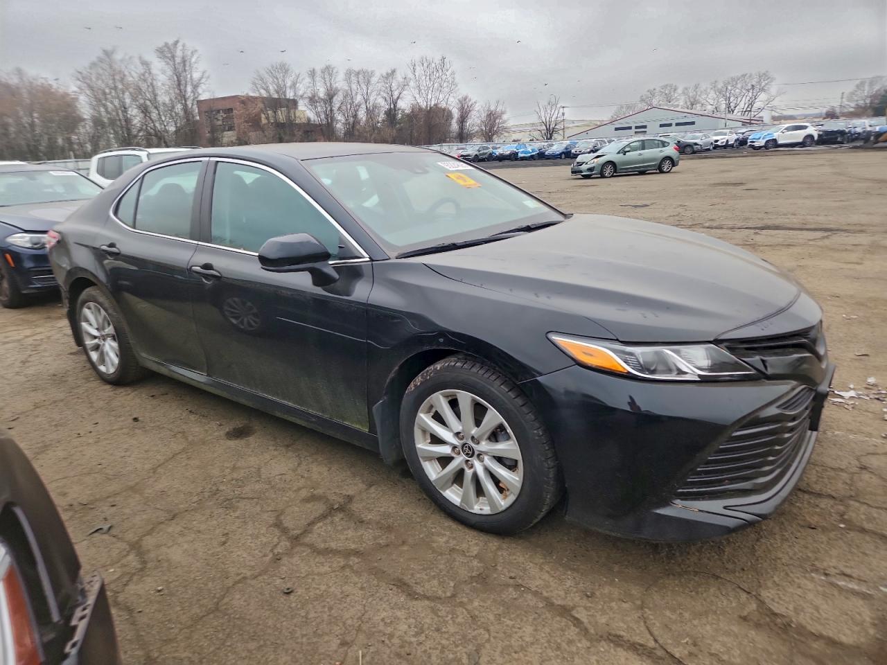 2020 Toyota Camry Le - Фото 4