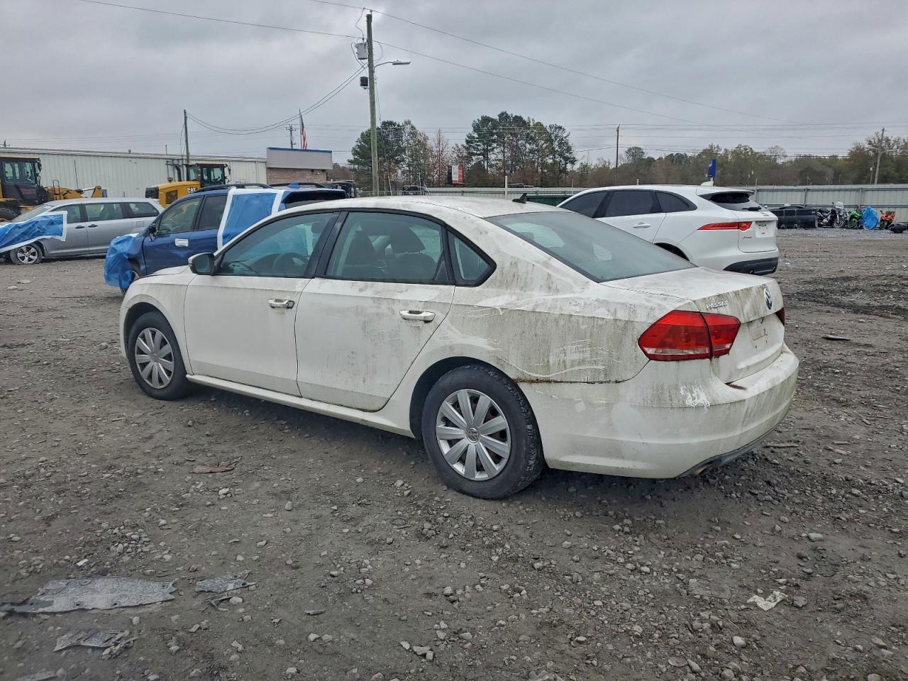 2013 Volkswagen Passat S - Фото 2