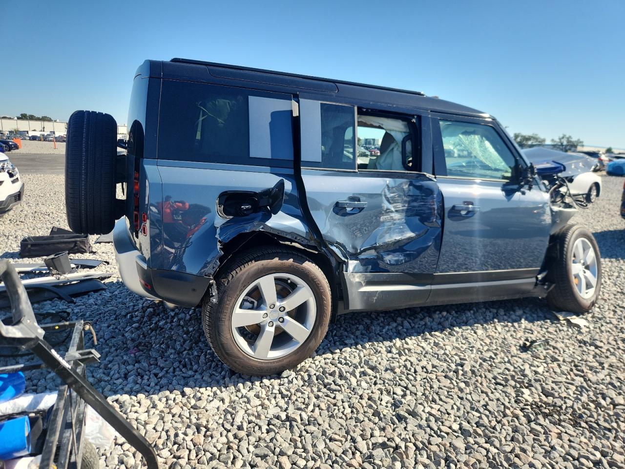 2025 Land Rover Defender 110 S - Image 3