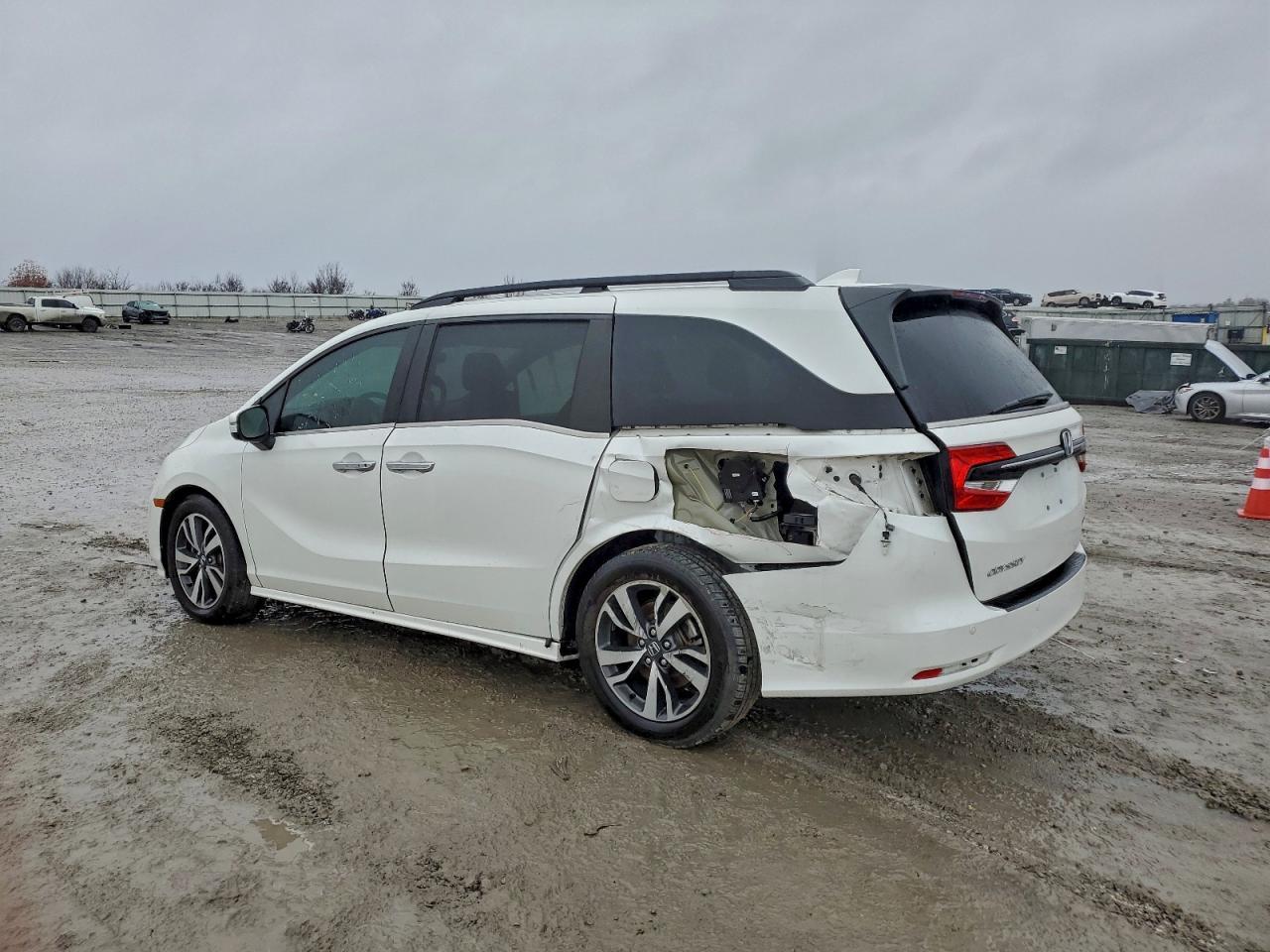 2022 Honda Odyssey Touring - Фото 2
