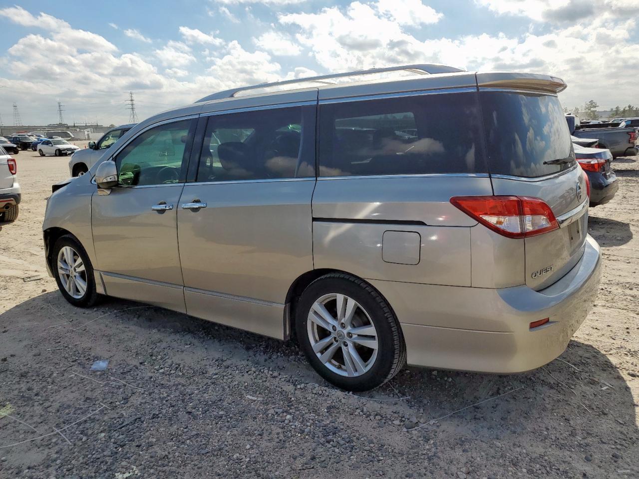 2013 Nissan Quest S - Фото 2