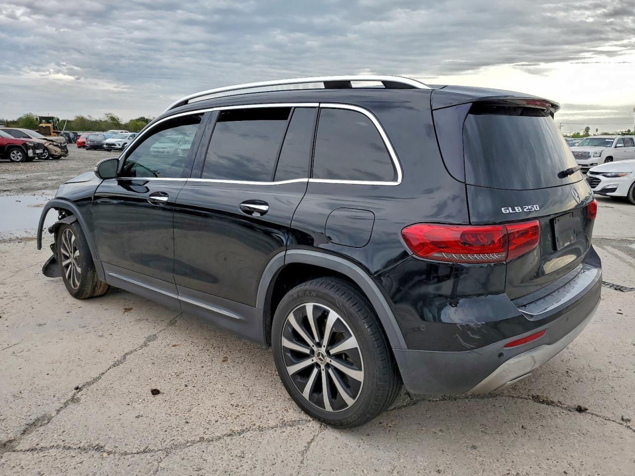 2021 Mercedes-Benz Glb 250 - Фото 2