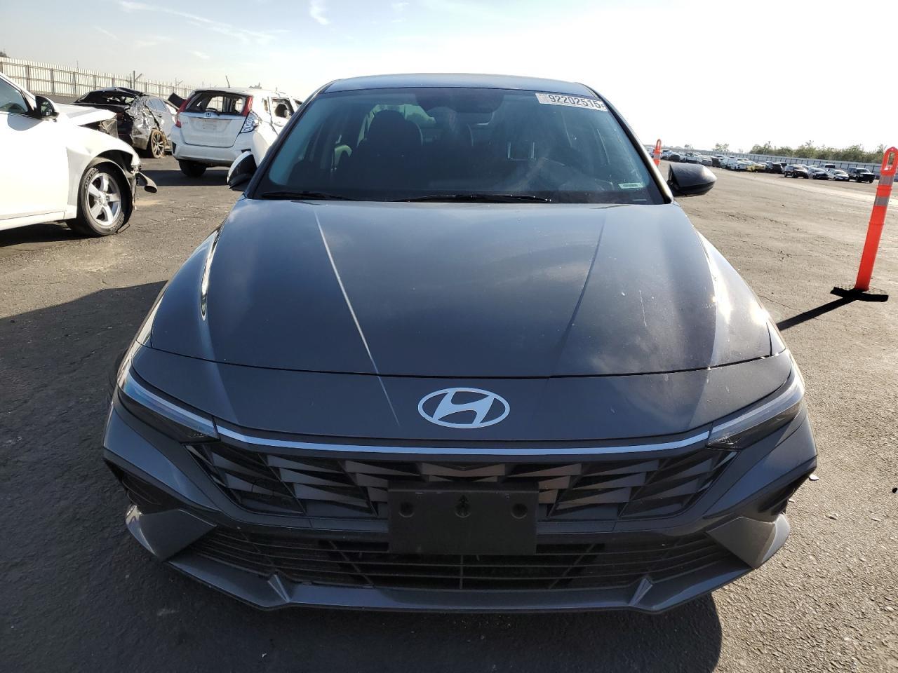 2025 Hyundai Elantra Blue - Image 5