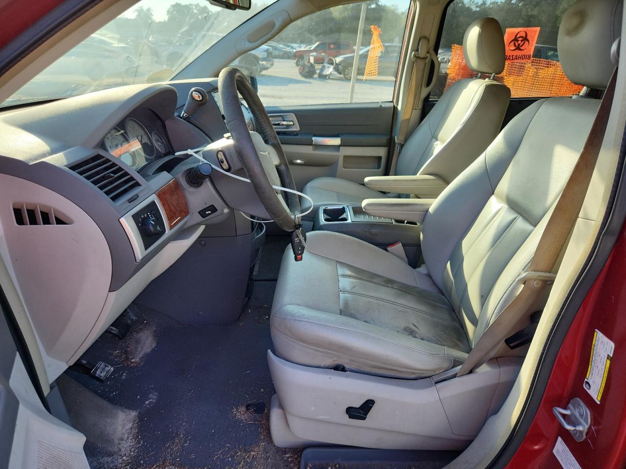 2008 Chrysler Town & Country Touring - Image 7