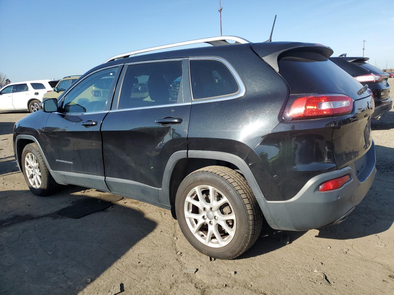 2016 Jeep Cherokee Latitude - Фото 2