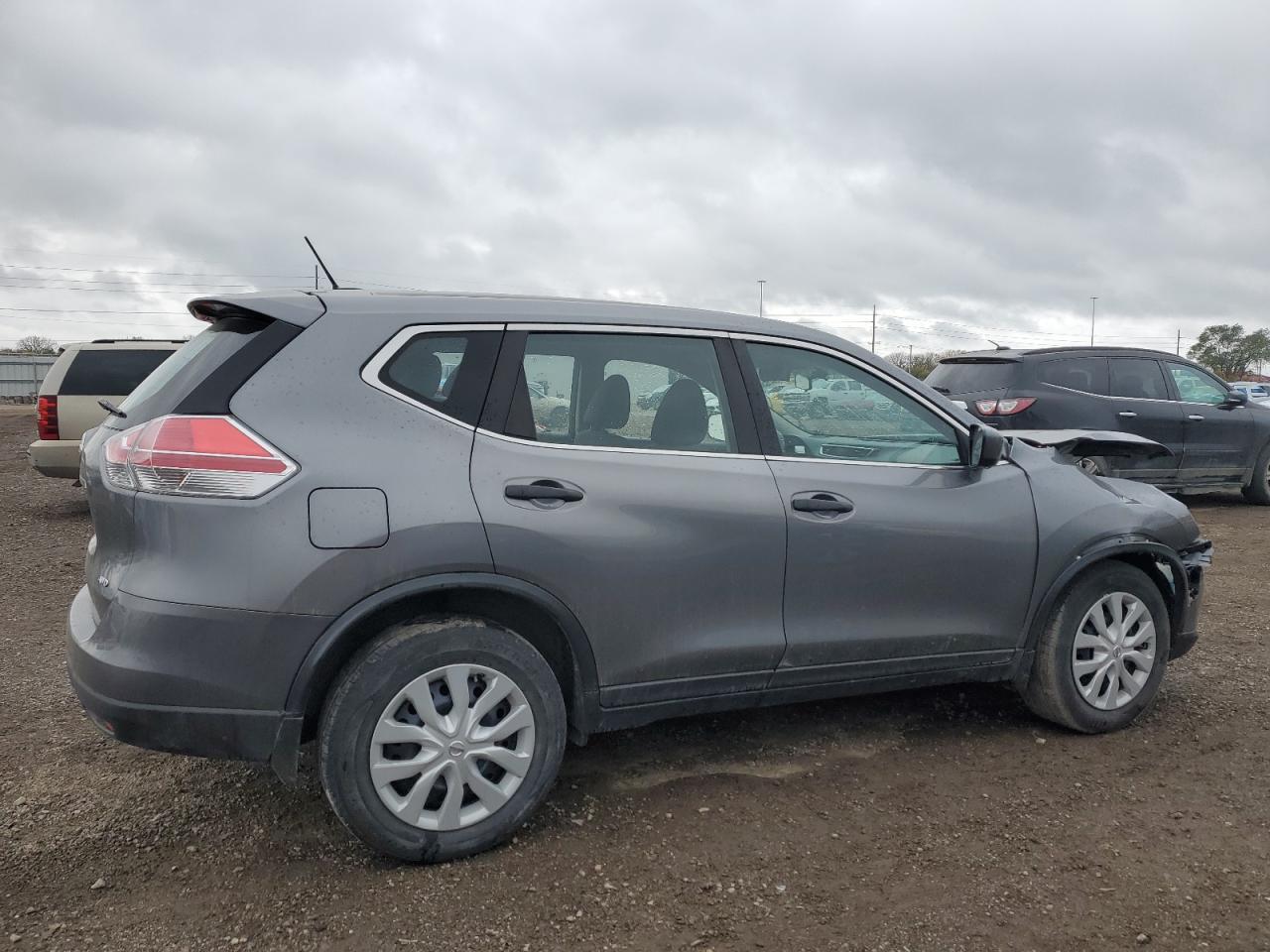 2016 Nissan Rogue S - Image 3