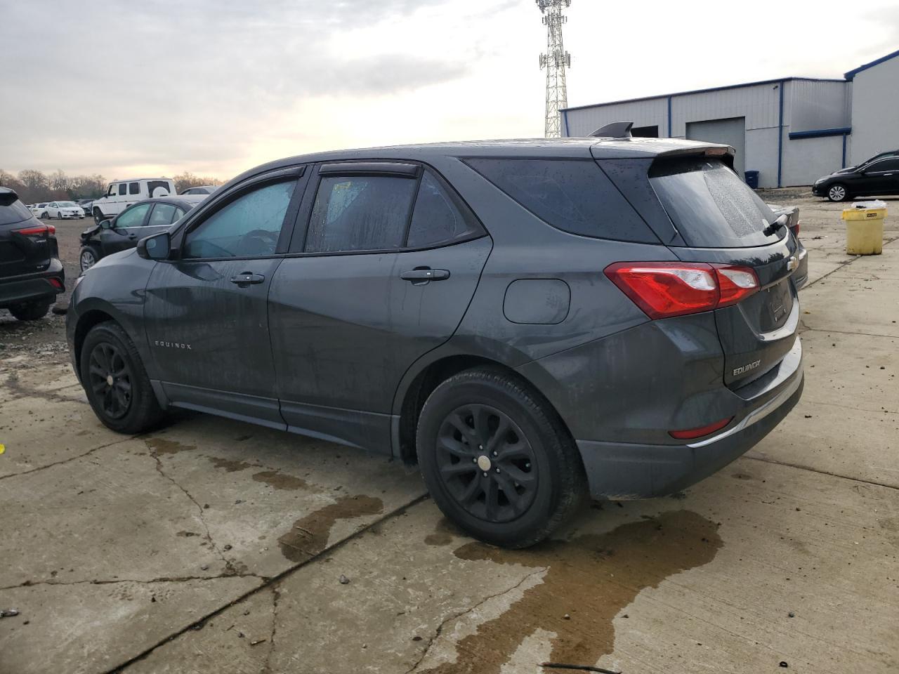 2018 Chevrolet Equinox Ls - Фото 2