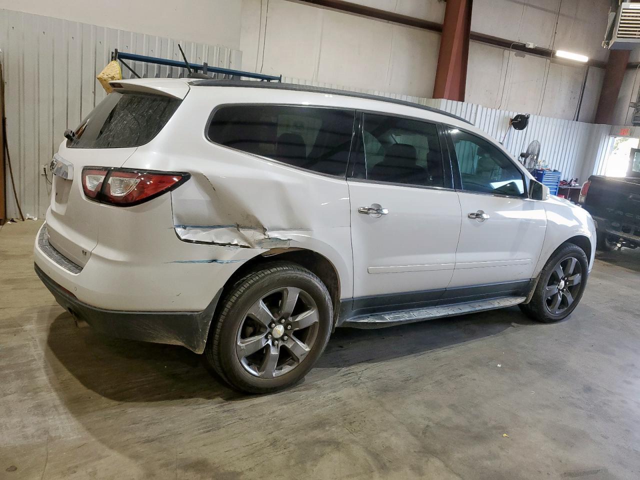 2017 Chevrolet Traverse Lt - Image 3