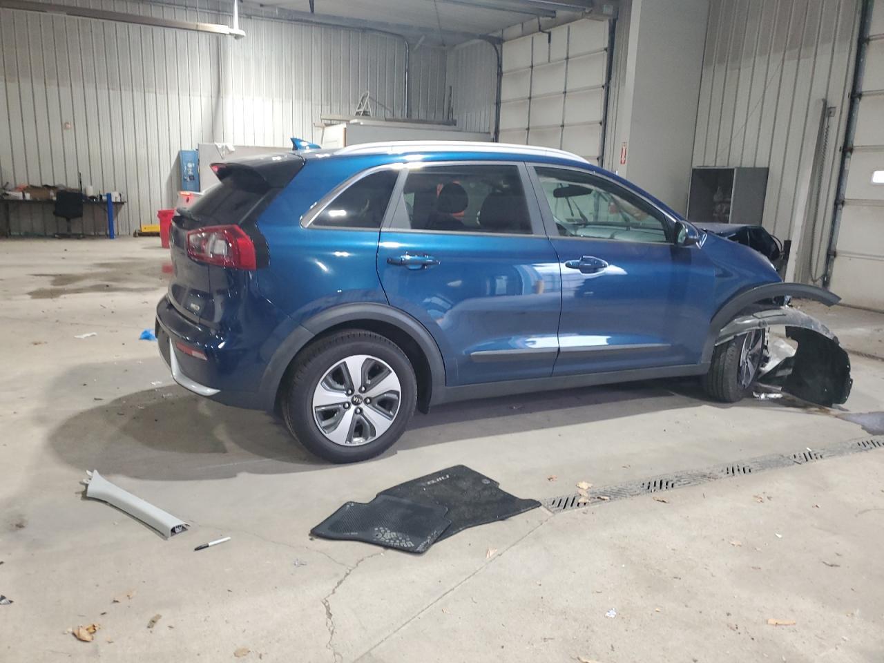 2017 Kia Niro Fe - Image 3
