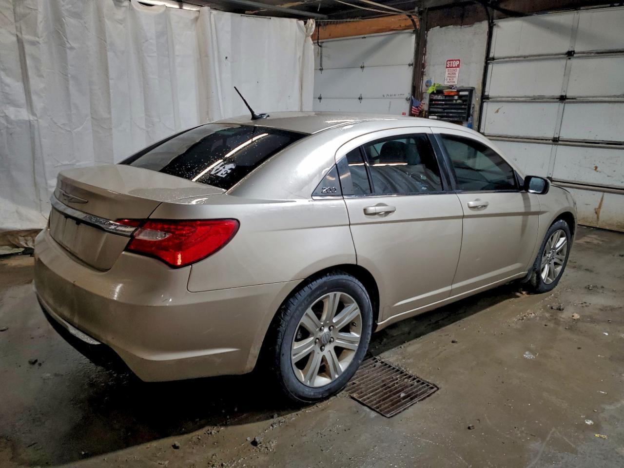 2013 Chrysler 200 Touring - Image 3