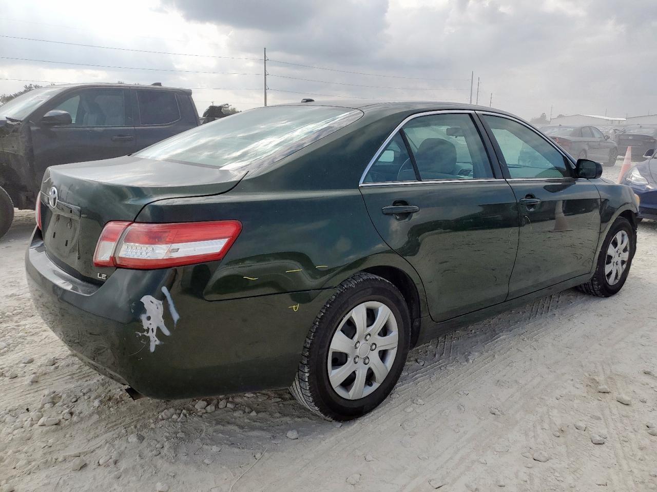 2011 Toyota Camry Base - Фото 3