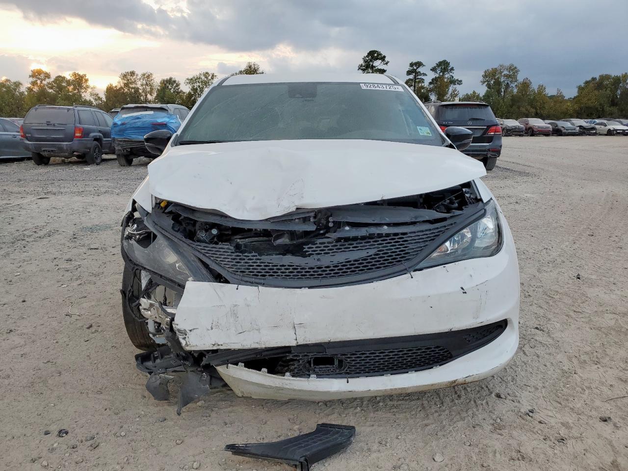 2025 Chrysler Voyager Lx - Фото 5
