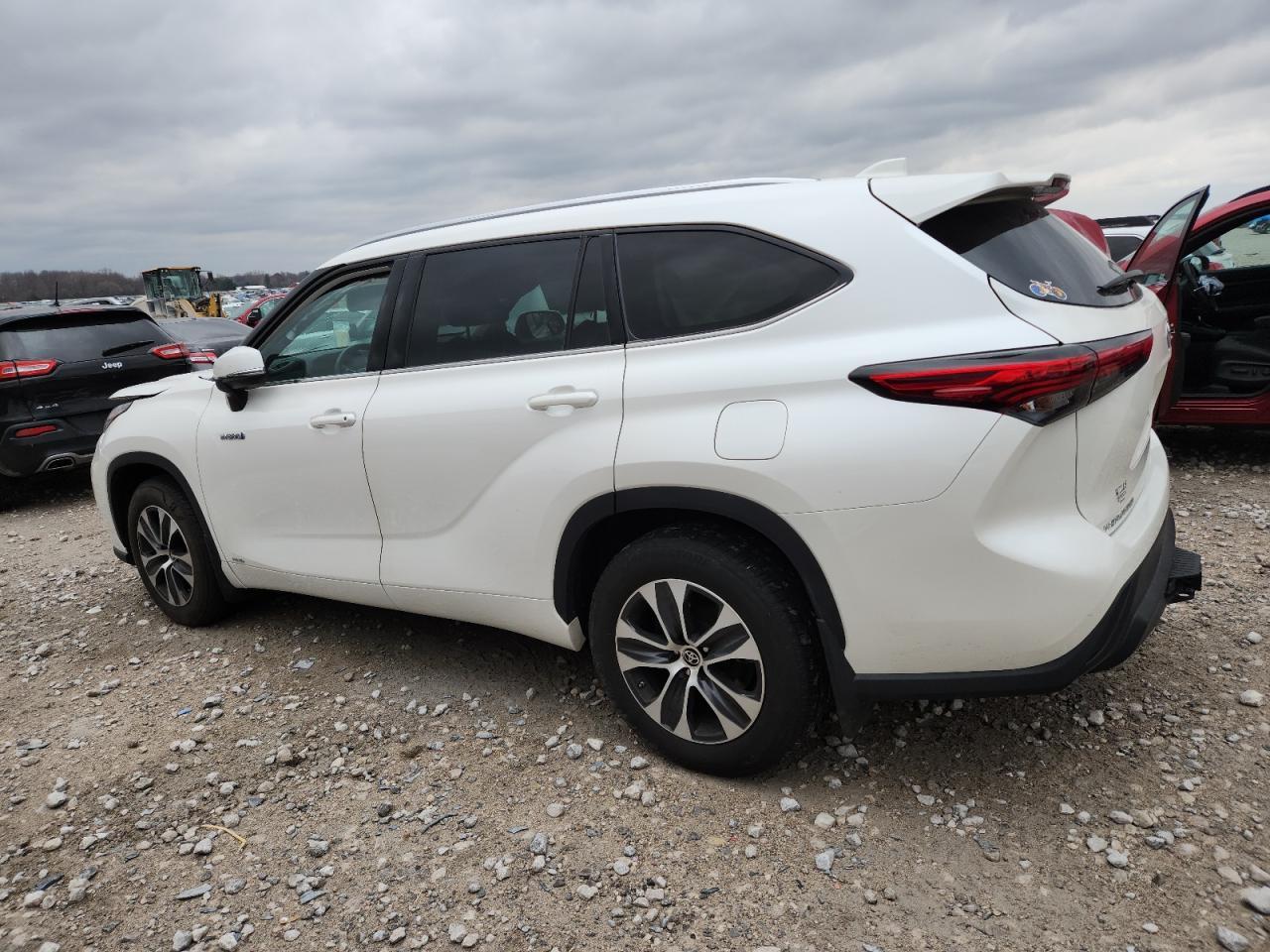 2021 Toyota Highlander Hybrid Xle - Image 2