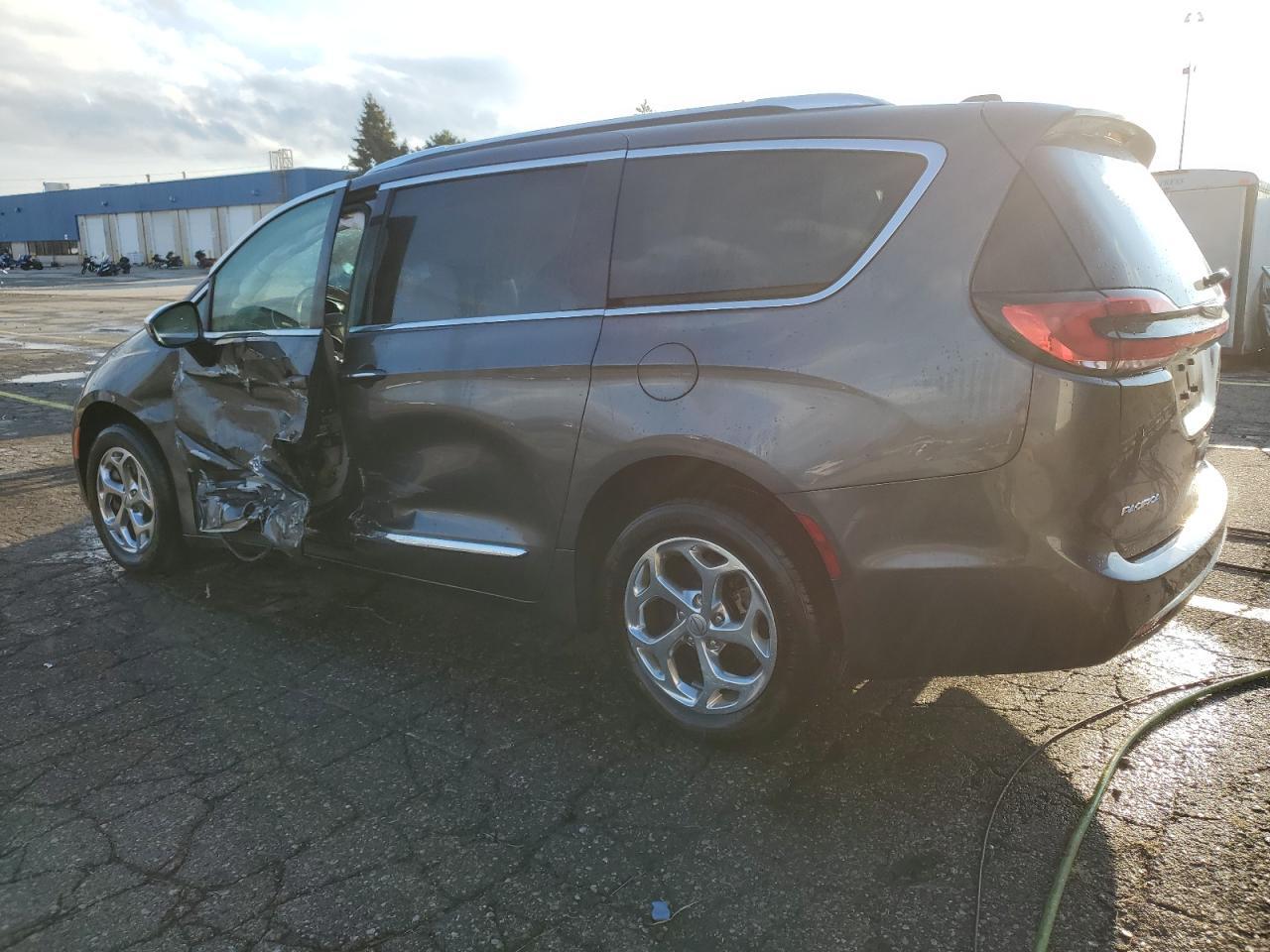 2021 Chrysler Pacifica Limited - Image 2