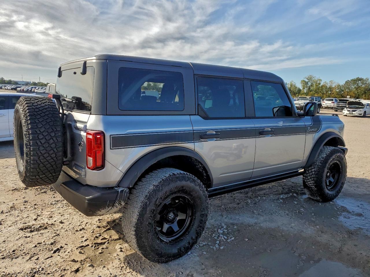 2024 Ford Bronco Black Diamond - Фото 3