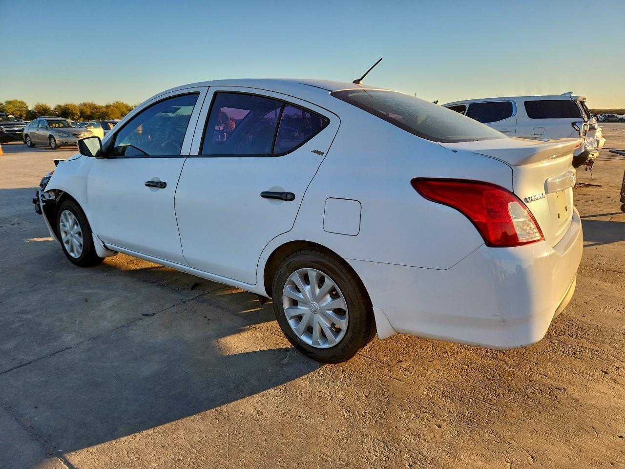2017 Nissan Versa S - Фото 2
