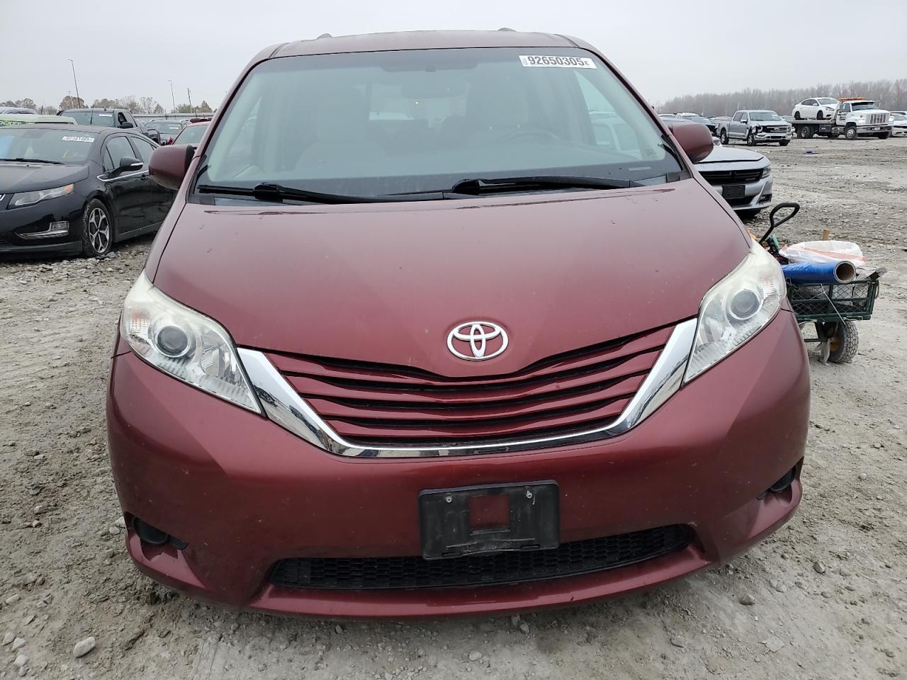2015 Toyota Sienna Le - Image 5