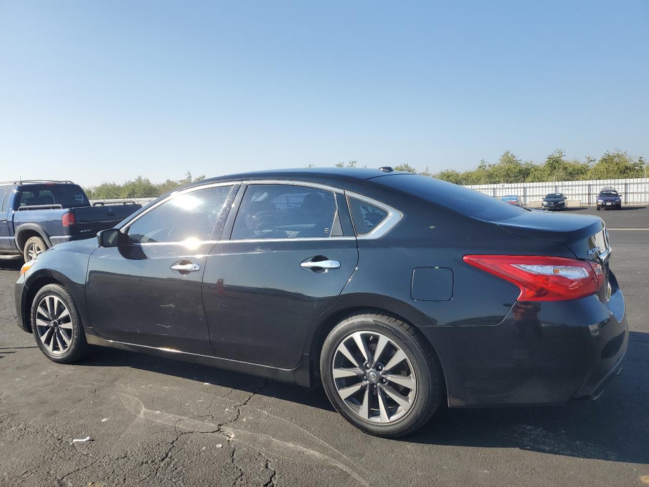 2017 Nissan Altima 2.5 *** Clean Title * Repo *** - Image 2