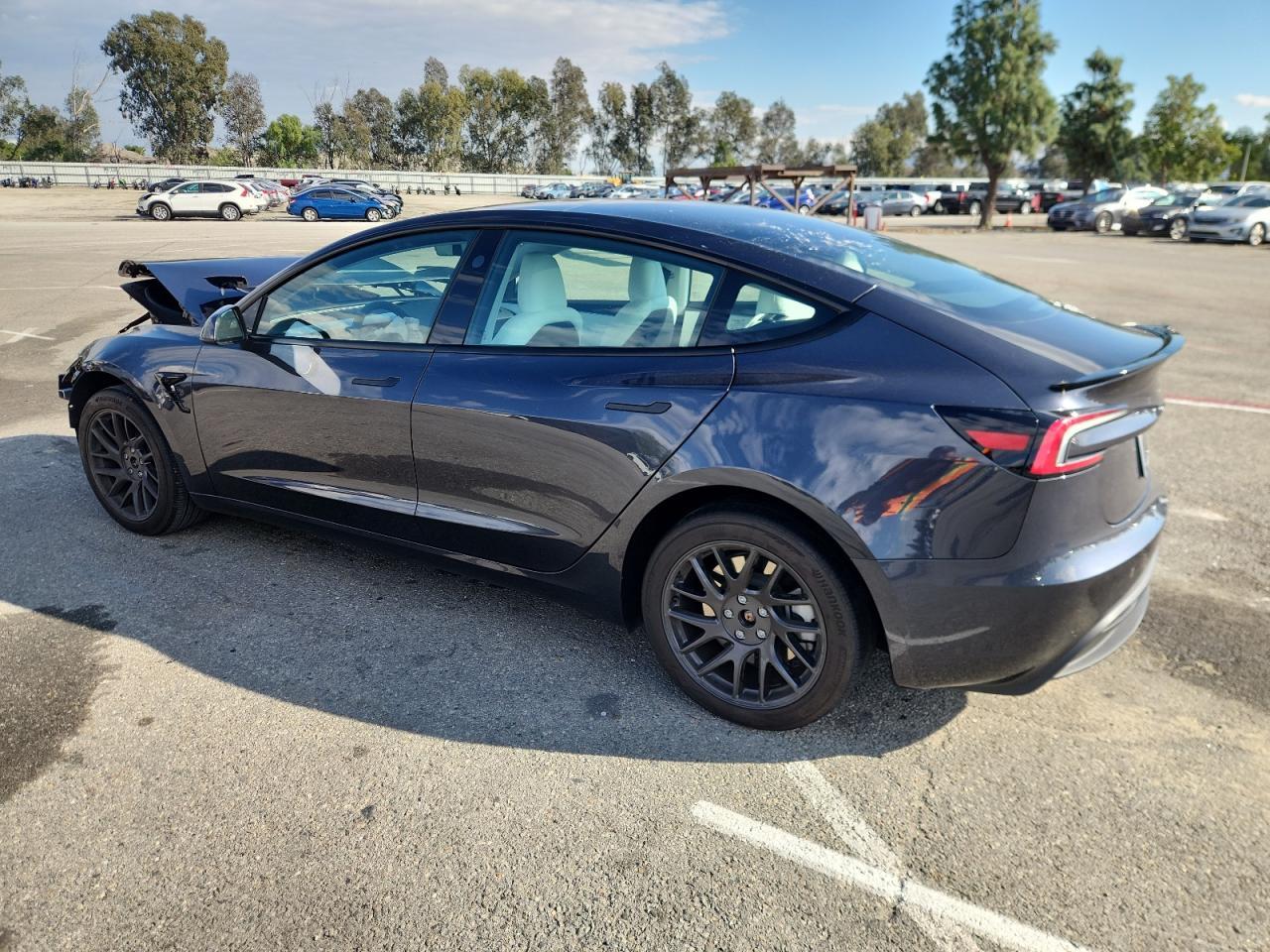 2024 Tesla Model 3 - Фото 2