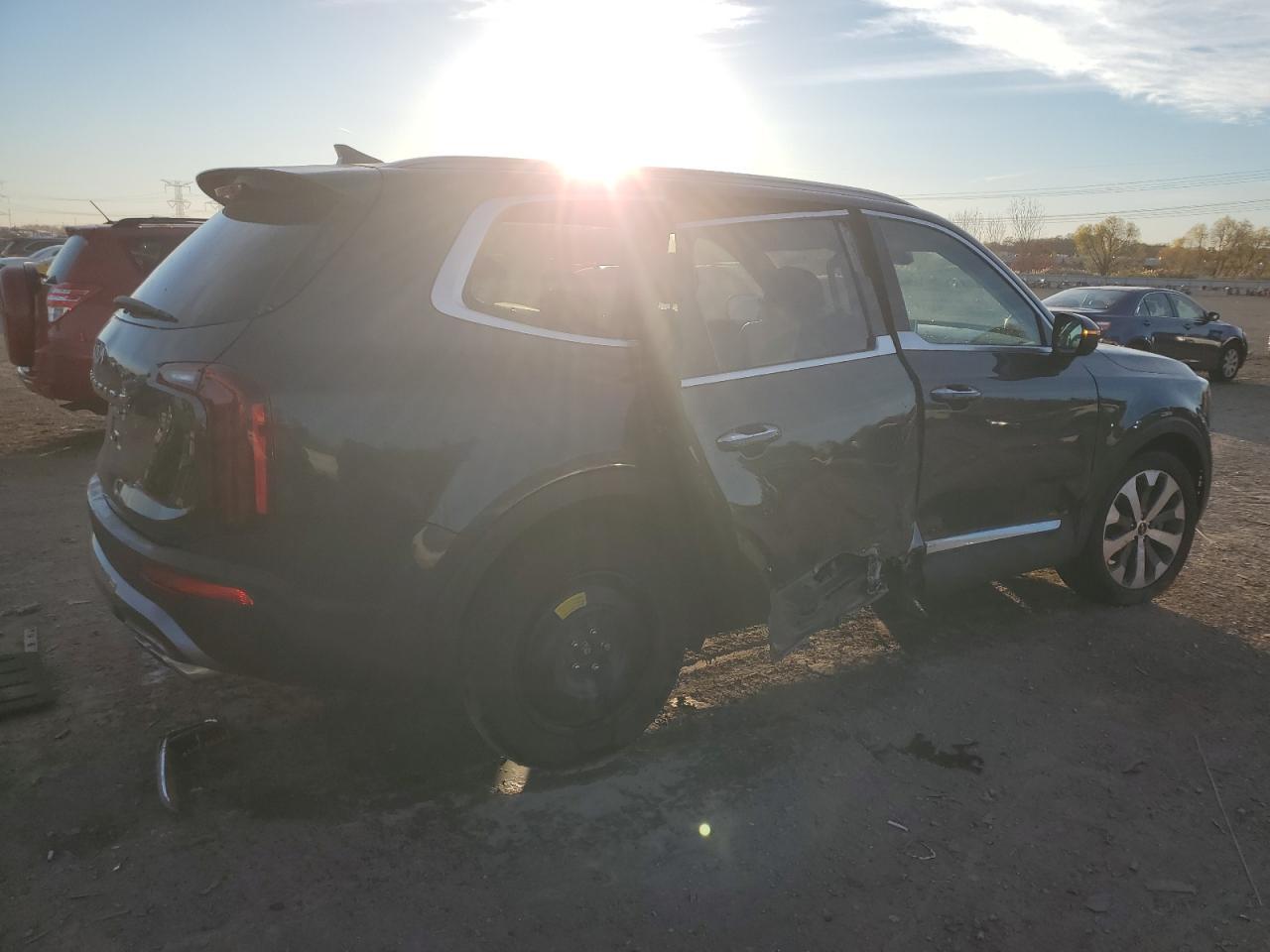 2022 Kia Telluride S - Image 3