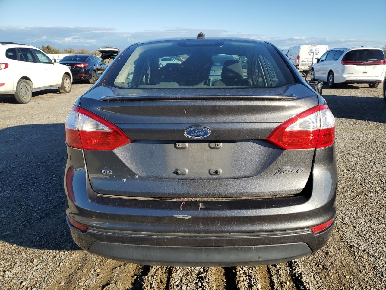 2015 Ford Fiesta Se - Фото 6