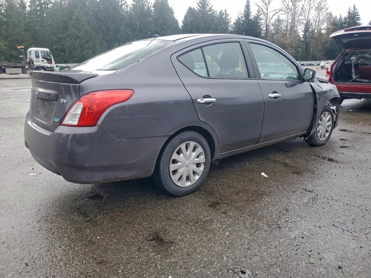 2015 Nissan Versa S - Фото 3