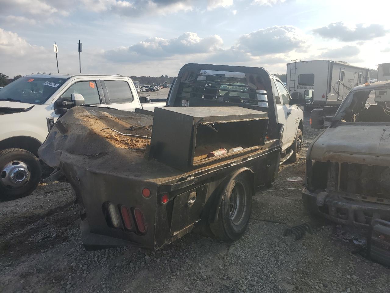 2018 Ram Trucks 3500 - Delivery Truck - Фото 3