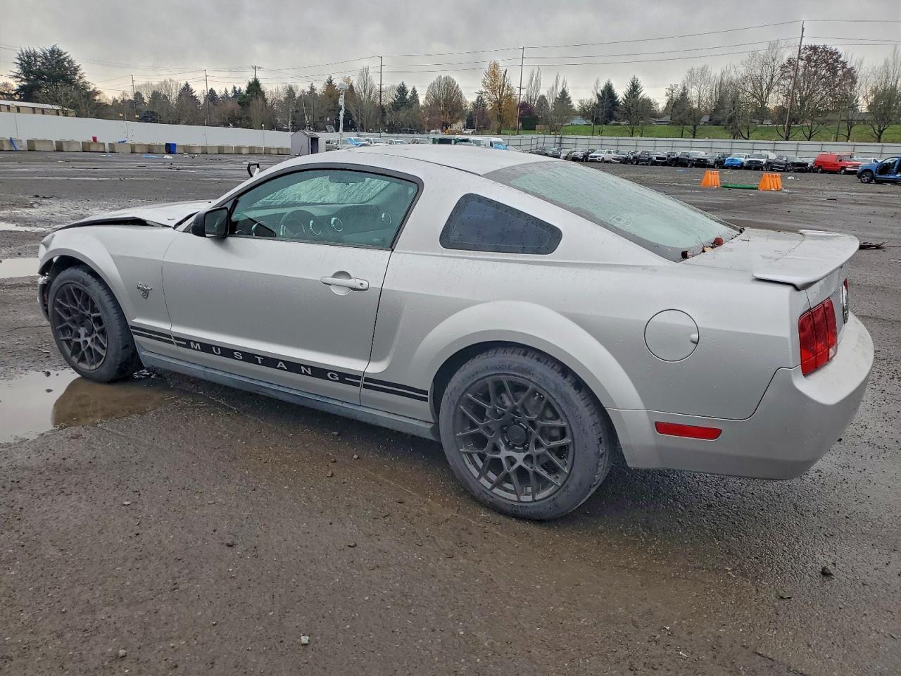 2009 Ford Mustang - Image 2