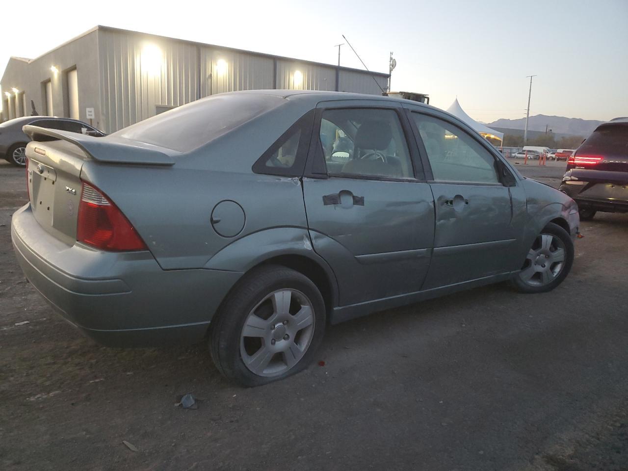 2005 Ford Focus Zx4 - Фото 3