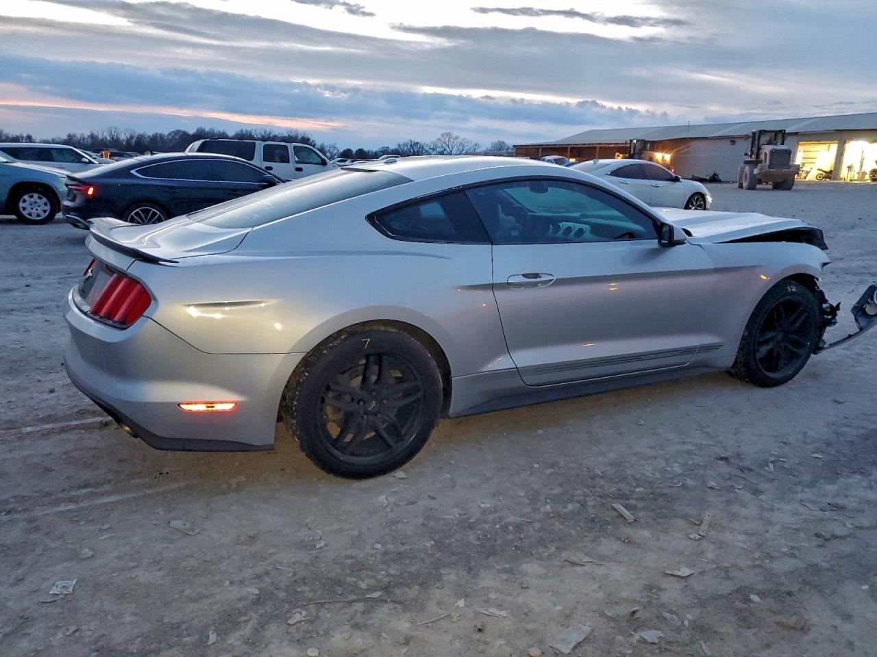 2016 Ford Mustang - Фото 3