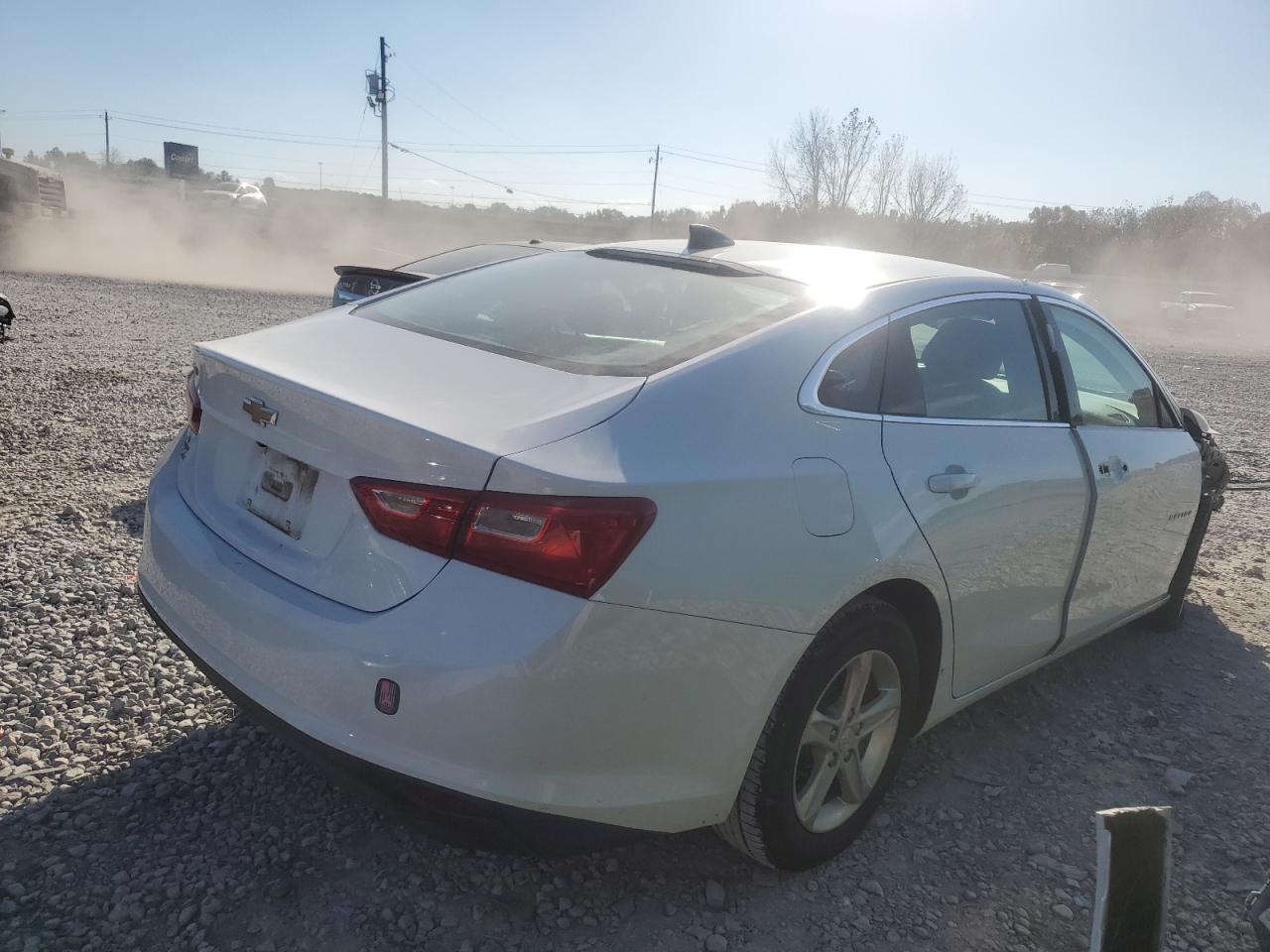 2023 Chevrolet Malibu Ls - Фото 3