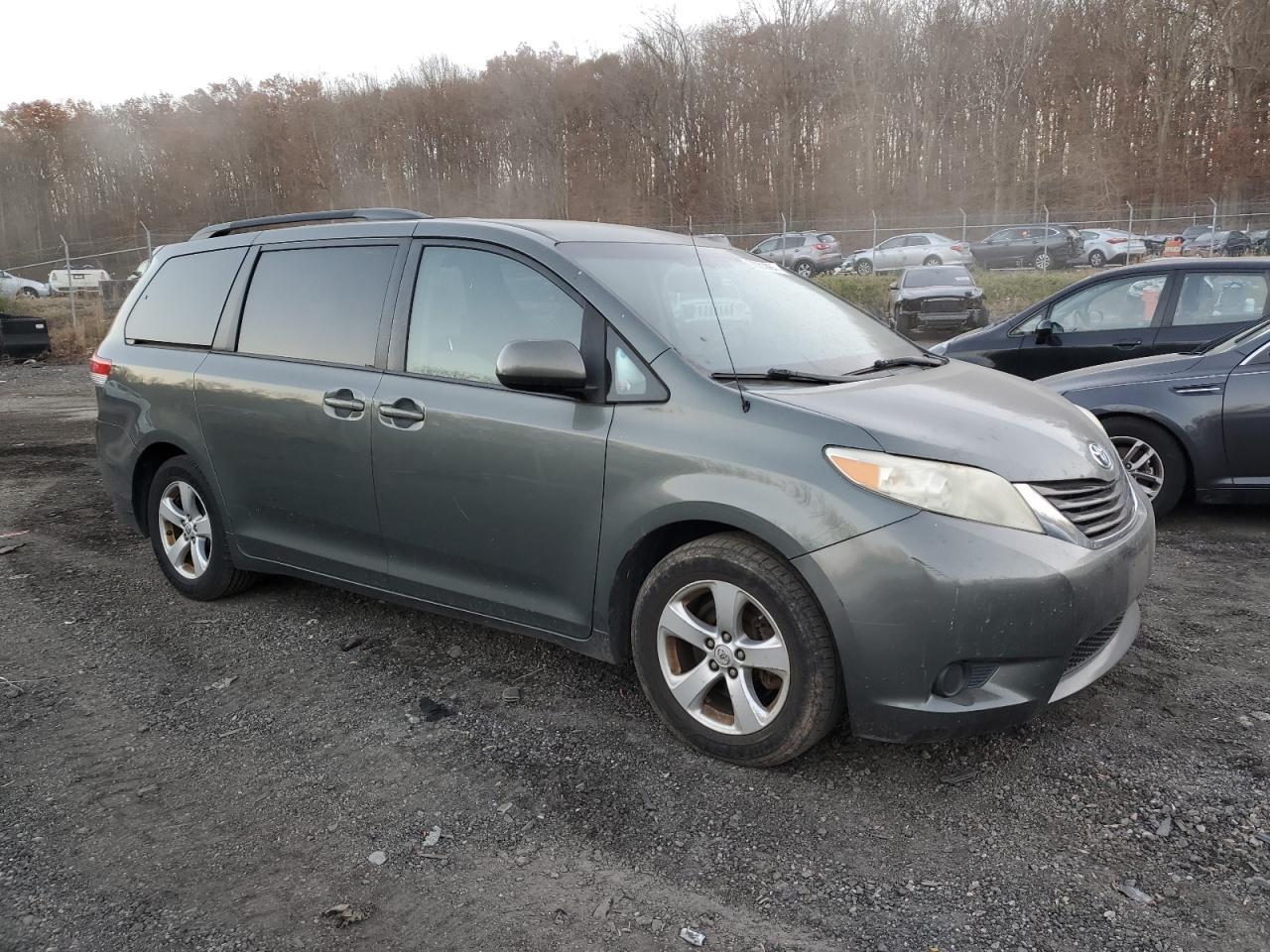 2013 Toyota Sienna - Фото 4