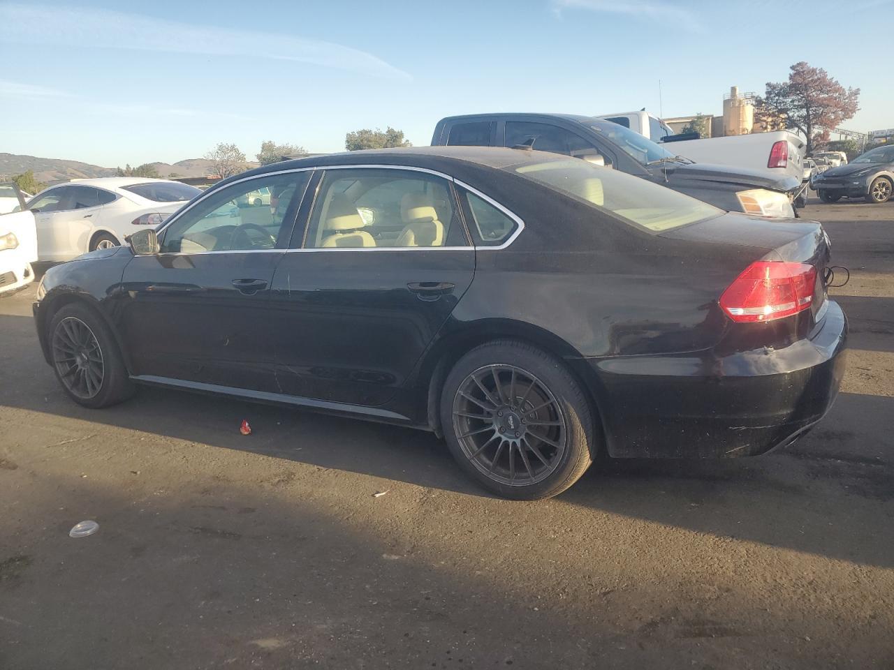 2014 Volkswagen Passat Se - Image 2