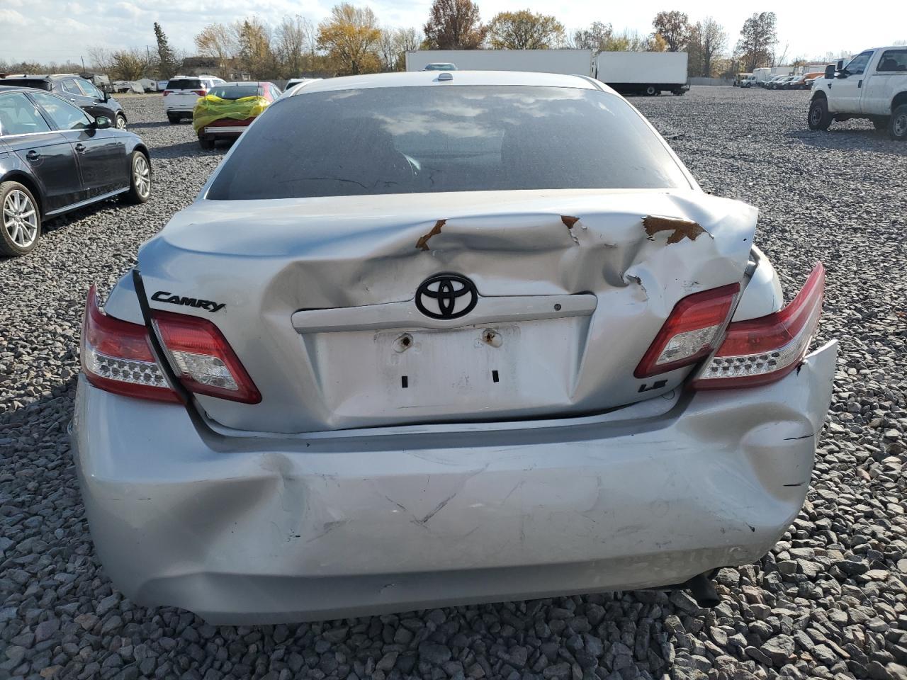 2010 Toyota Camry Base - Фото 6