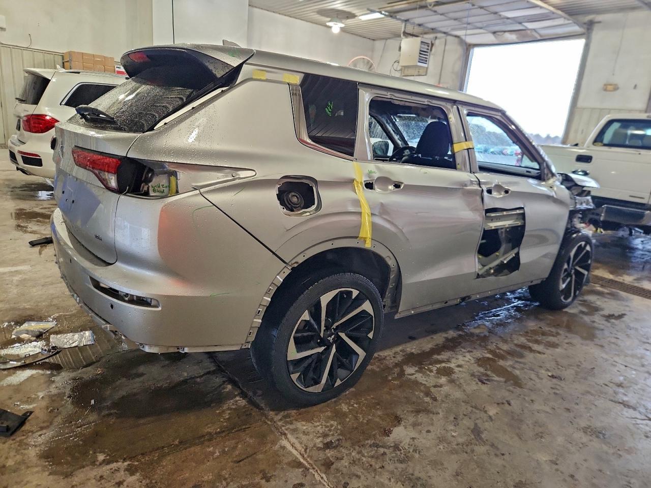 2023 Mitsubishi Outlander Se - Фото 3