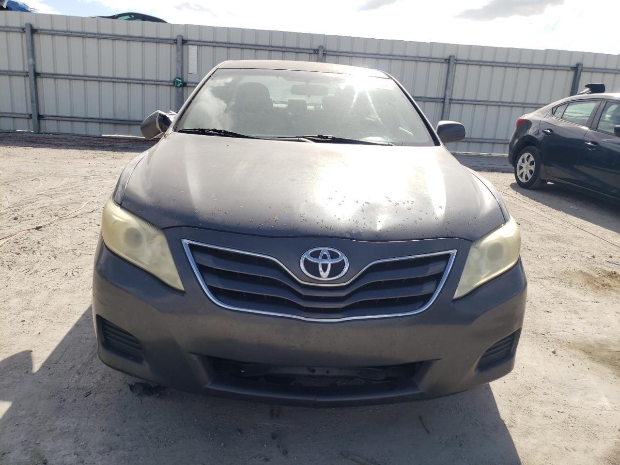 2010 Toyota Camry Le - Image 5