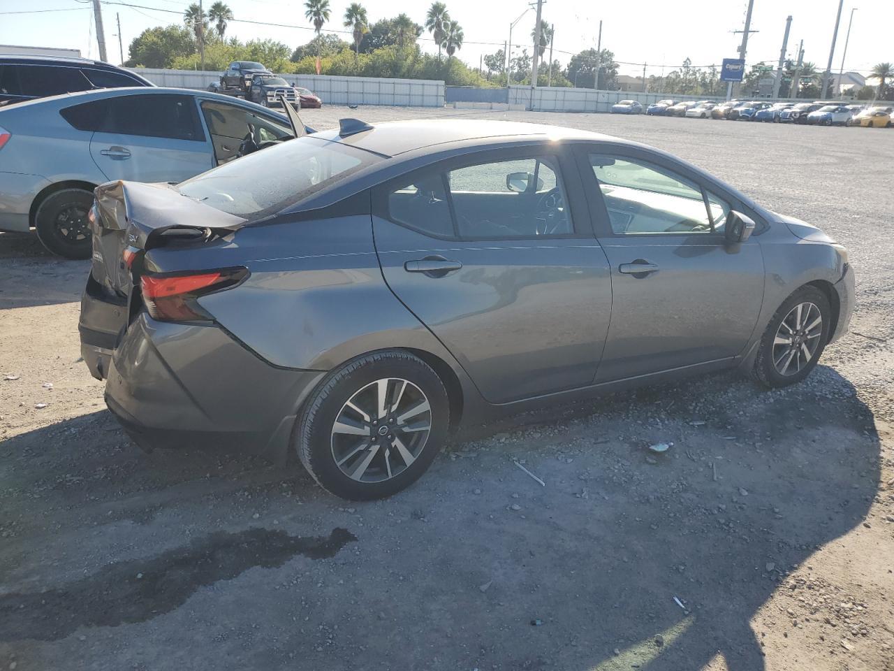 2021 Nissan Versa Sv - Image 3