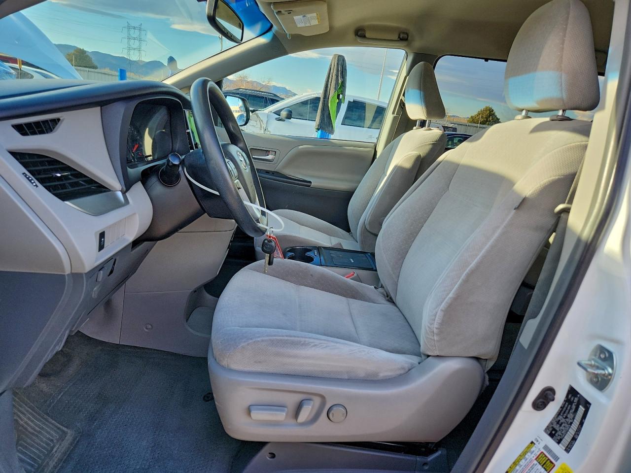 2015 Toyota Sienna Le - Image 7
