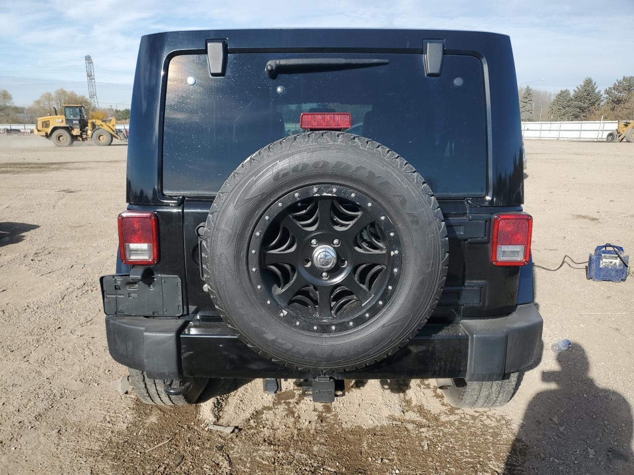 2016 Jeep Wrangler Unlimited Sahara - Image 6