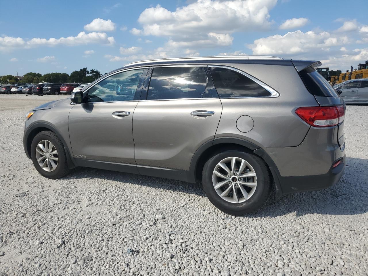 2016 Kia Sorento Lx - Image 2
