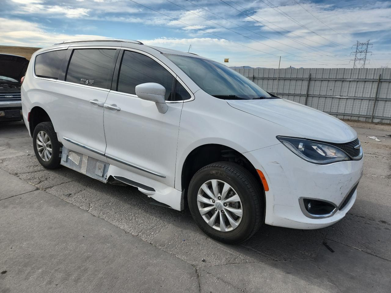 2019 Chrysler Pacifica Touring L - Фото 4