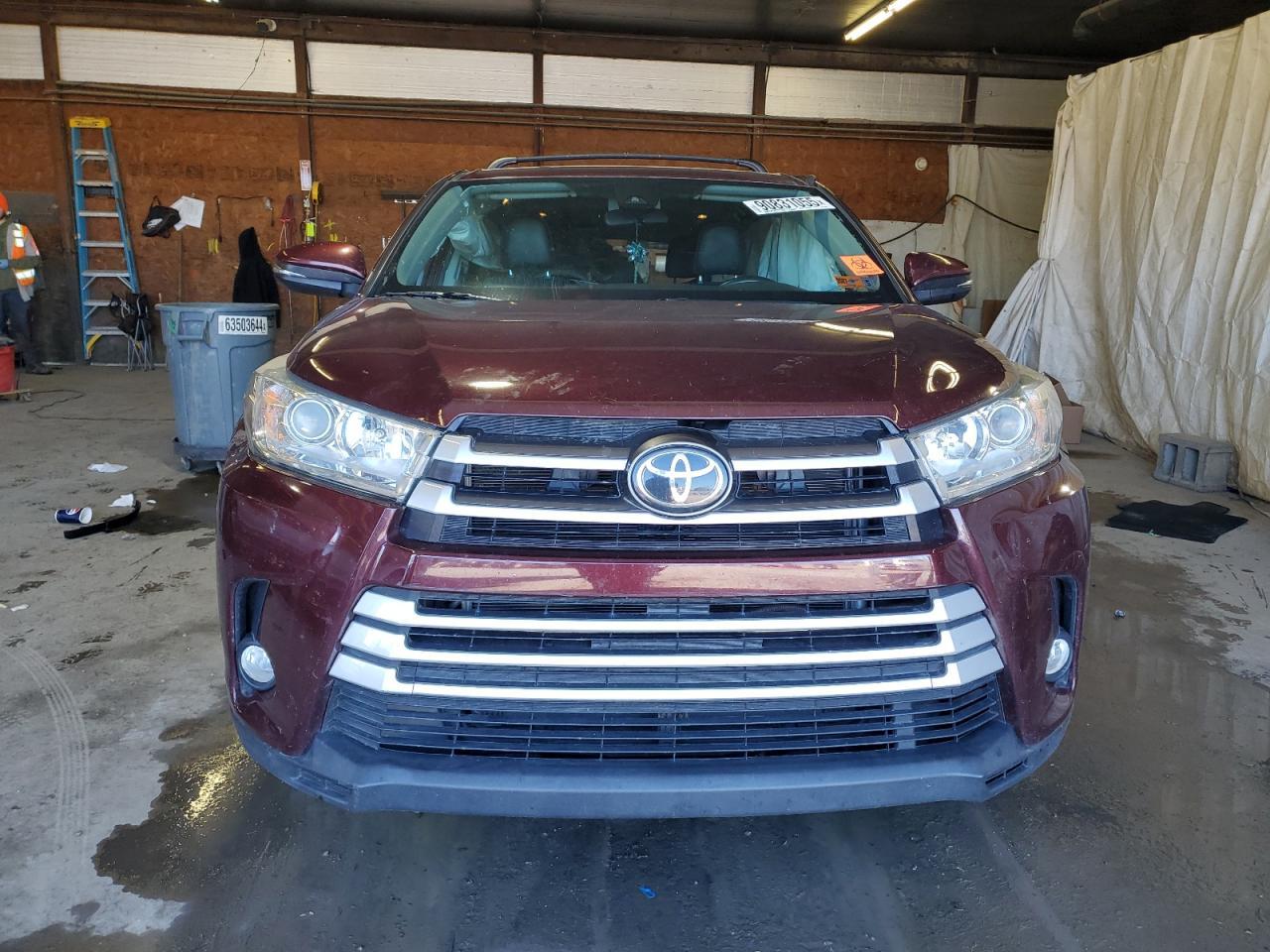 2019 Toyota Highlander Le Plus - Image 5
