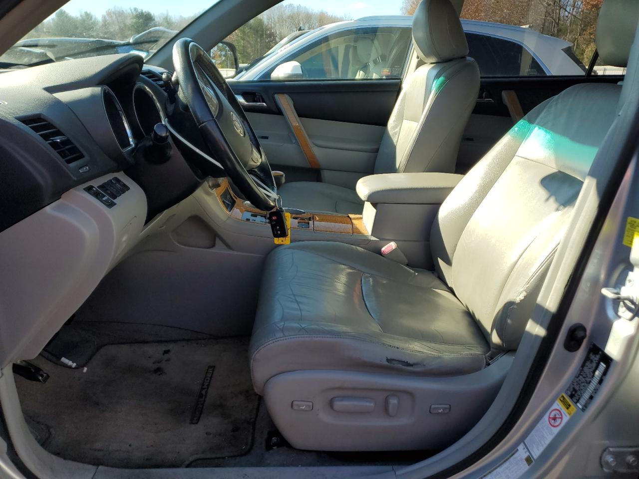 2010 Toyota Highlander Hybrid Limited - Image 7